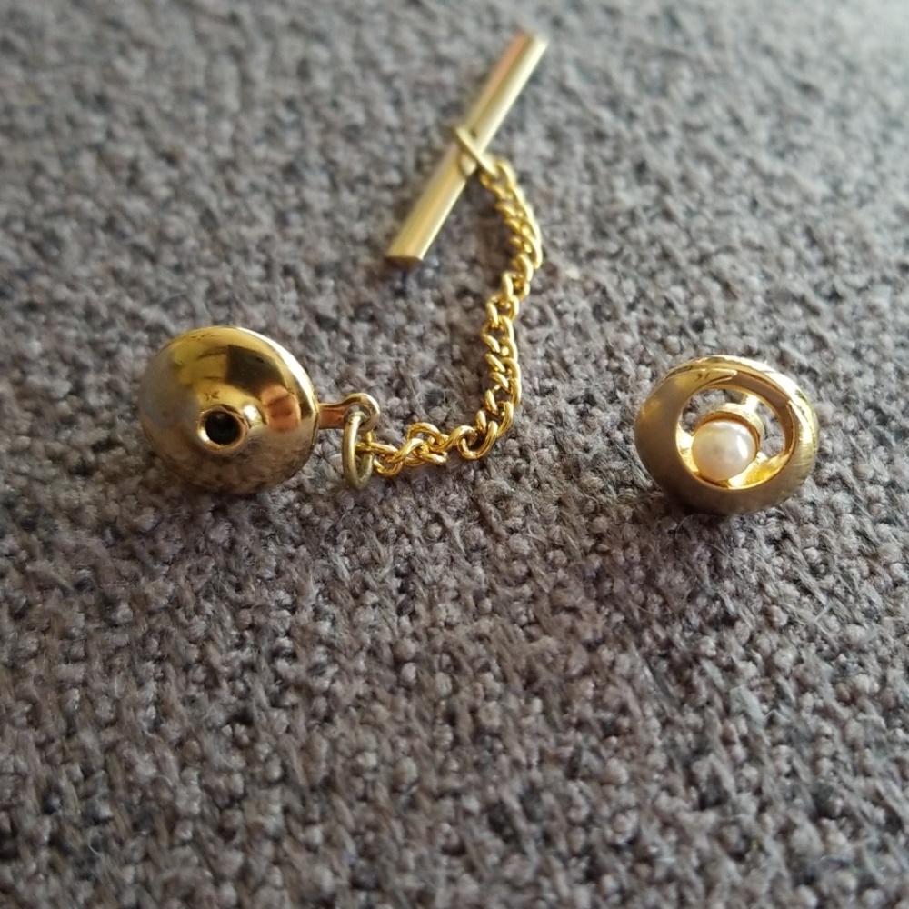 Pearl tie tack